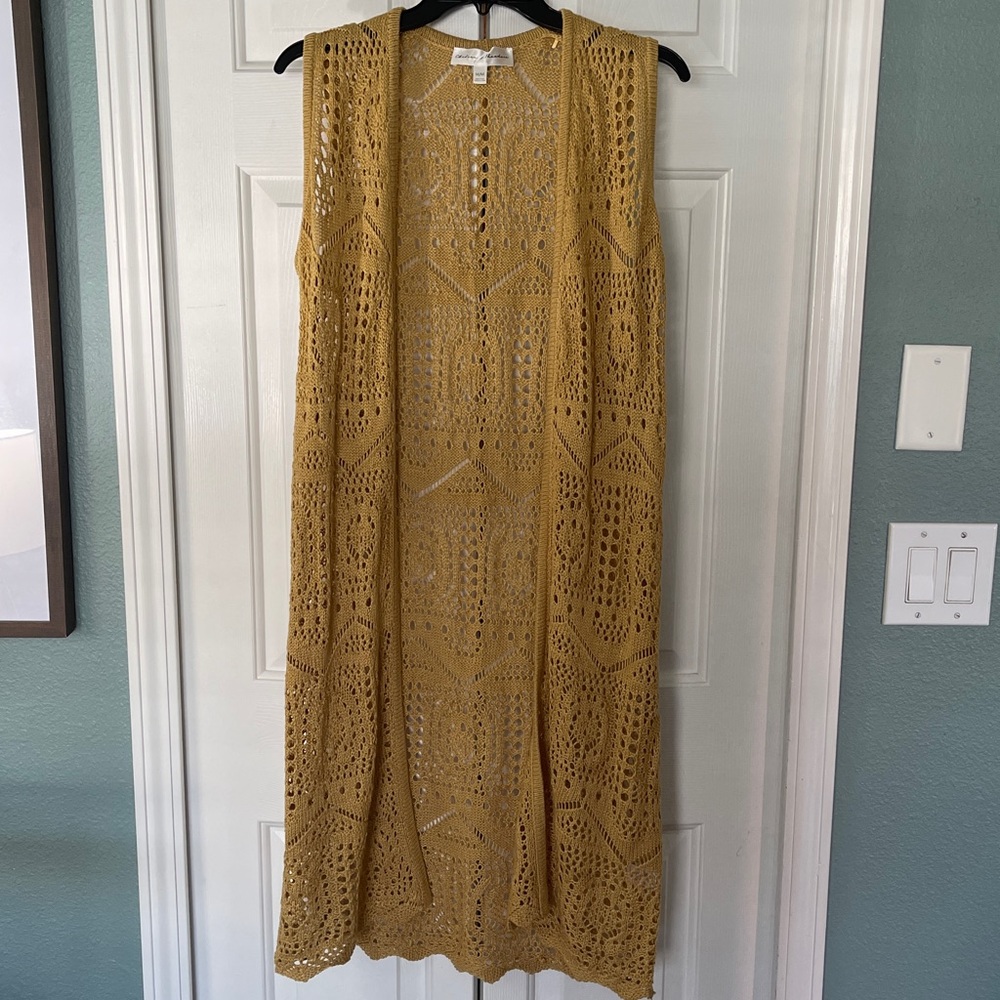 Sleeveless Crochet Long Cardigan - Picture 4 of 6